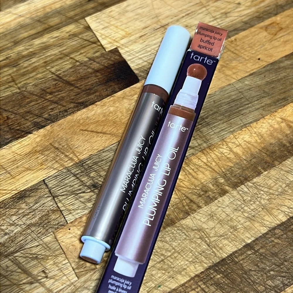 ⚡️💕Tarte Buffed Apricot Plumping Lip Oil